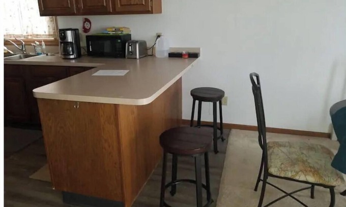 Bismarck Apartment | Spacious 1 BR Apartment located above a Salon.