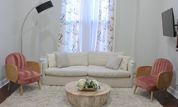 Mansion Area Apartment | ★SPACIOUS 1BR Apt w/Character 10ft Ceilings W/D!★