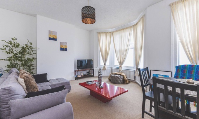 Kensal Green Apartment | Spacious 2-bed apartment in Kensal Green