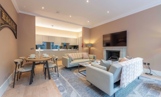 New Town Apartment | Spacious 2-Bed on Wemyss Place- Walk to Princes St, Pet-Friendly, Sleeps 5