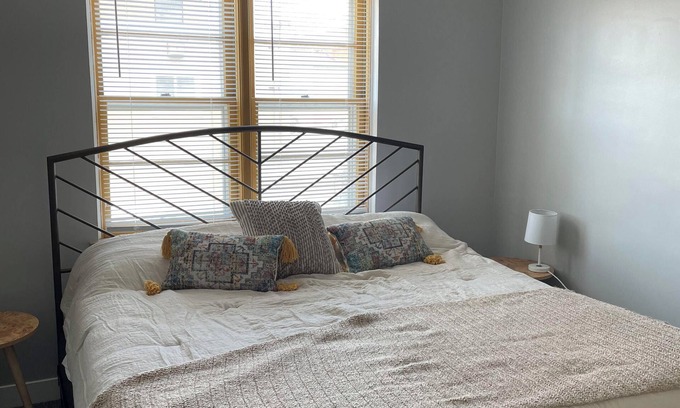 Dyersville Apartment | Spacious 2-bedroom apartment in amazing Dyersville with AC, WiFi