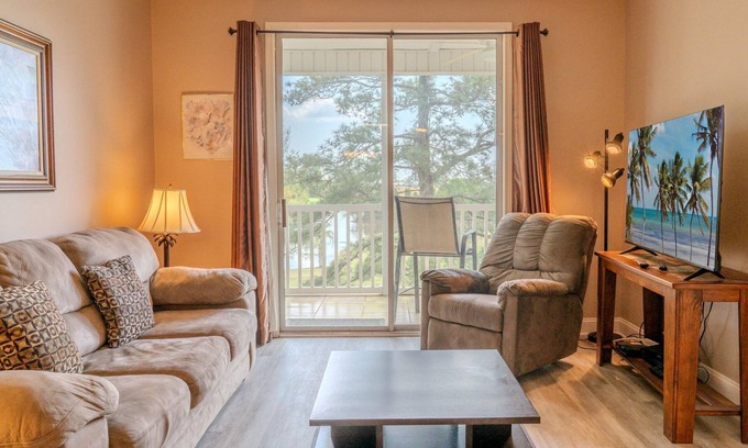 Carolina Forest Condo | Spacious 2 BR Condo-Golf Course Views! River Oaks 65-M