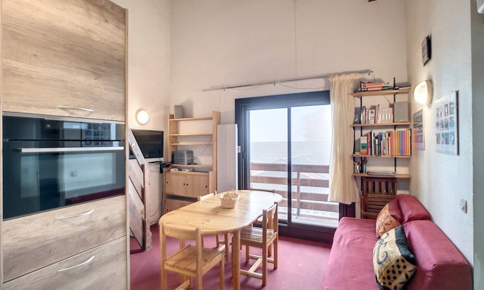 Les Bruyeres Apartment | Spacious 2-Room Cabin + Mezzanine, 6 Pax, Ski-in/Ski-out, Wi-Fi, Les Menuires