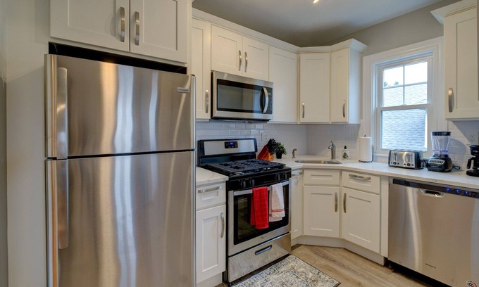 Roxbury Apartment | Spacious 2bd/1ba | Free Parking | 3D TOUR 1203