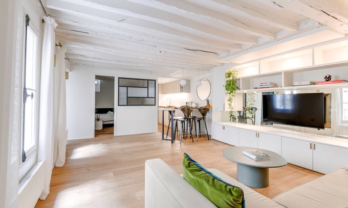 Quartier des Invalides Apartment | Spacious 2BR by Musee d'Orsay - Seine