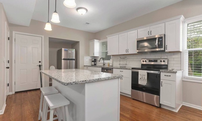 Southmoreland House | Spacious 3 Bd Home w/Fully Equipped Kitchen! 43