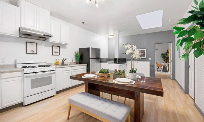 Sunnyside House | Spacious 3 Bed/3 Bath in San Francisco. Close to BART/101 Freeway. SFG Hospital