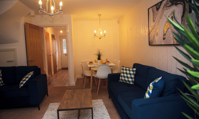 Cribbs Causeway House | Spacious 3 bed town house in Bristol.
