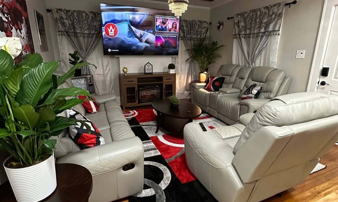 Winston - Salem House | Spacious 3-Bedroom with 4 beds, Fully Furnished Home Near Downtown Winston-Salem