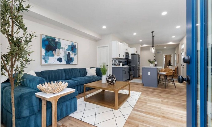 Victorian Village Apartment | Spacious 3-Bedroom Home with King Suite, Parking Permits, and Prime Location Near Downtown Columbus