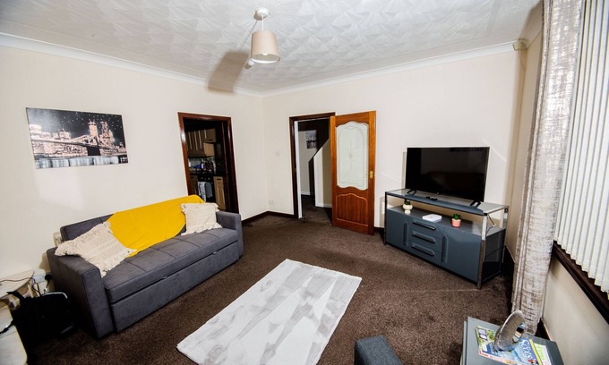 Lanark House | Spacious 3-bedroom House in South Lanarkshire