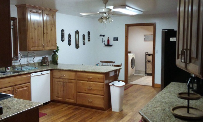 Hildale House | Spacious 3-bedroom house in terrific Hildale with central heating, AC and WiFi.