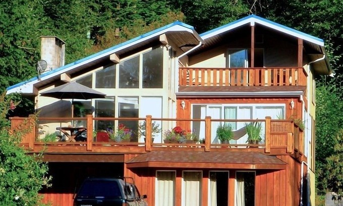 Madeira Park House | Spacious 3 BR Character Home steps from Ruby Lake with Boat Access