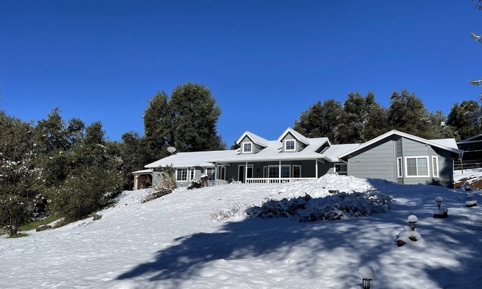 Oakhurst House | Spacious 3 BR Near Yosemite Park – 19 Miles Away