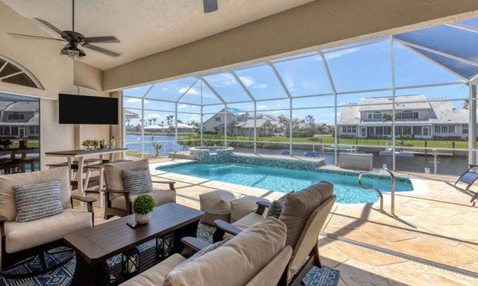 Punta Gorda House | 🥇 Spacious 3bd house with a dock and canal access (CH961)