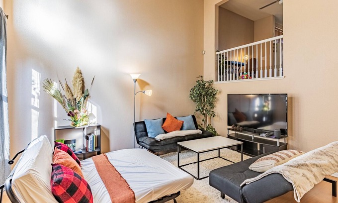 National City House | Spacious 3Bedroom 3Bath Home w Garage 10-min to San Diego Downtown