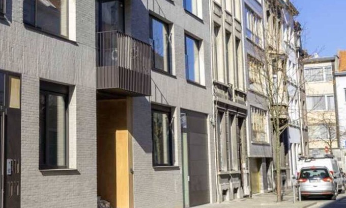 Klein-Antwerpen Apartment | Spacious 3BR 2/5 BA Near Diamond District by Oneluxstay