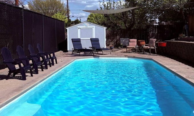 Wenatchee House | Spacious 3BR,8 guest, pool/2BA/Hot tub, SKI-SUN