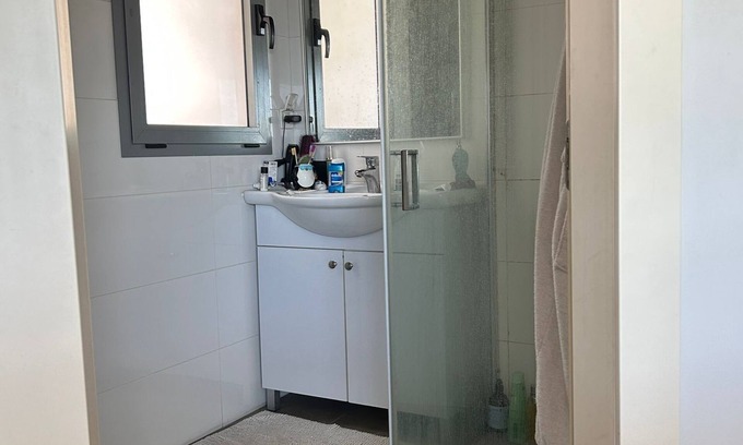 Tel Aviv Apartment | Spacious 3BR apt, large living room, sea view, parking, walk to beach & cafes