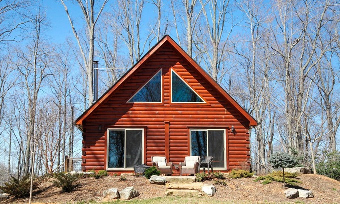 Fletcher Cabin | Spacious 3BR log cabin with private loft and open kitchen/living space