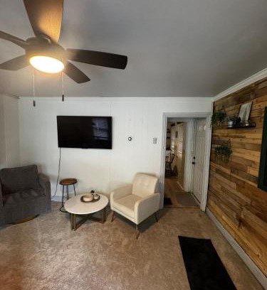 East Allegheny House | Spacious 3BR Northside Stay Master 2 Full Baths