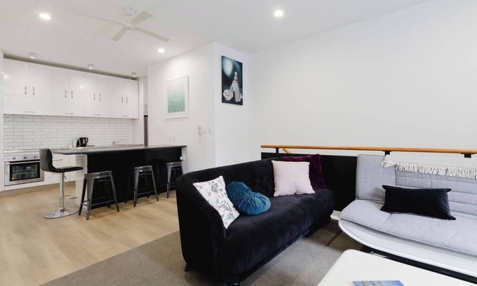 Wellington Apartment | Spacious 3BR Retreat | City Fringe + Free Parking