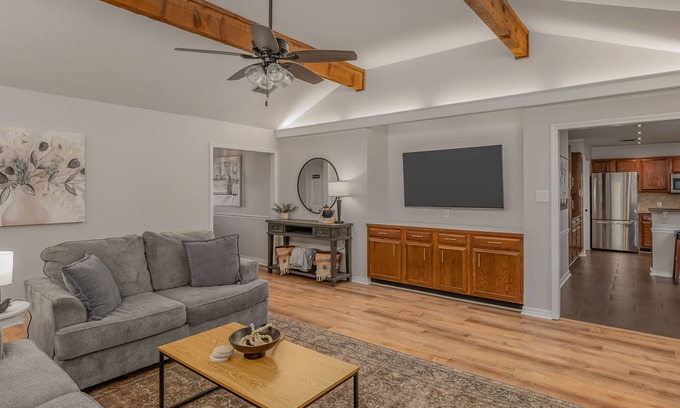 Shreveport House | Spacious 3BR Retreat Near Golf Course – Cozy & Convenient Stay in Shreveport!