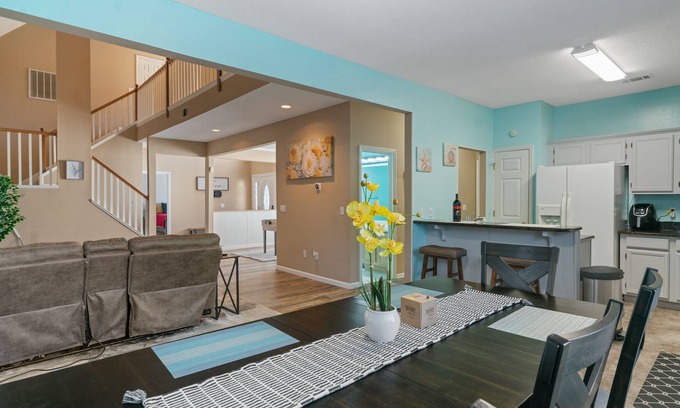Savannah House | Spacious 4 Bedrooms with PRIVATE POOL & enclosed PATIO between Downtown & Tybee