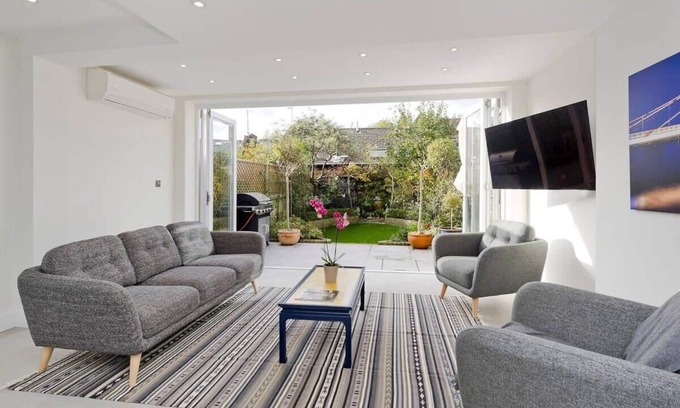 Northcote House | Spacious 4 Bed House, Battersea