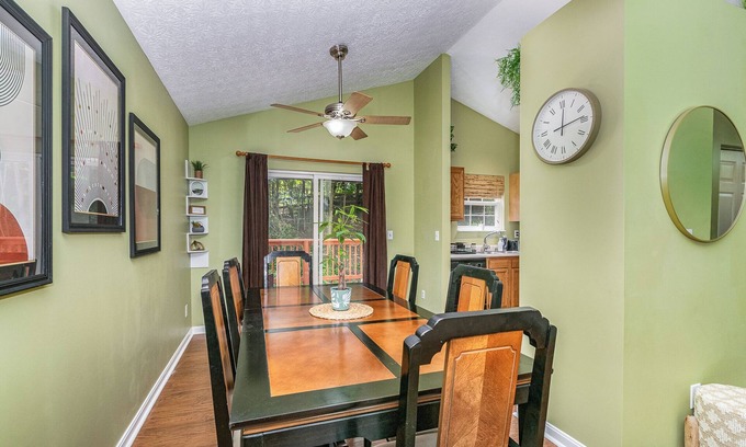 Kenton House | Spacious 4 Bed with Hot Tub
