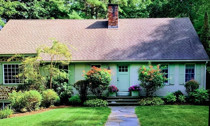 Southfield House | Spacious 4-bedroom house in peaceful Southfield with AC, WiFi and more!