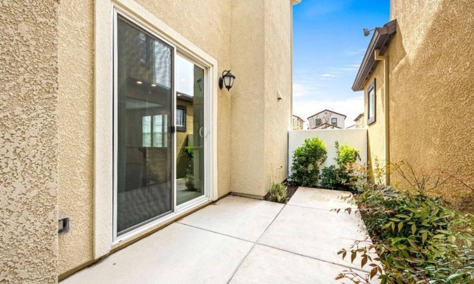 Roseville House | Spacious 4-bedroom 3-bath pet friendly house in West Roseville