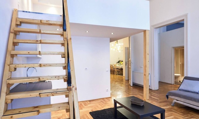 Palace District Apartment | Spacious 4-bedroom apartment in fabulous Budapest with WiFi