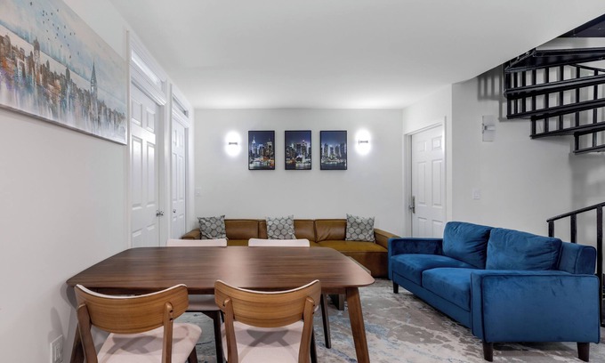 Harlem Apartment | Spacious 4-bedroom apartment in delightful NYC Manhattan sleeps 9