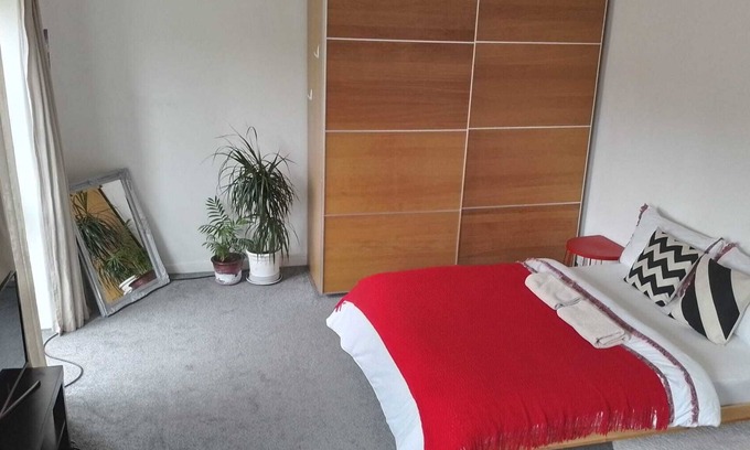 Camberwell Apartment | Spacious 4-bedroom apartment in gorgeous London with WiFi