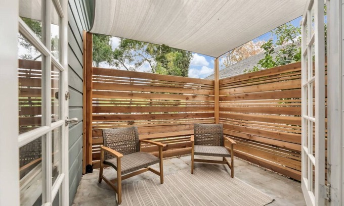 Southeastern Sacramento House | Spacious 4 bedroom bungalow near Downtown Sacramento