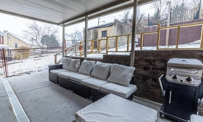 Oakland House | Spacious 4-bedroom house in marvelous Pittsburgh with WiFi, AC