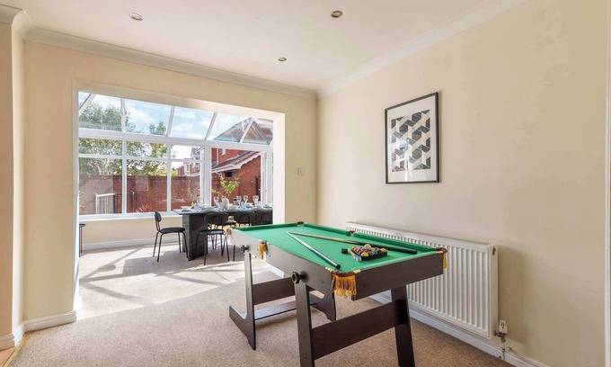 Emersons Green House | Spacious 4 Bedroom Home near Bristol