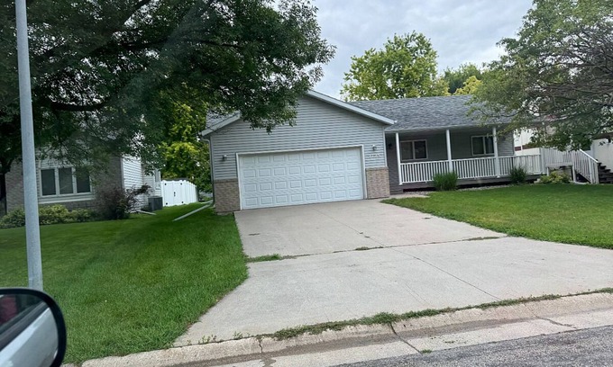 Moorhead House | Spacious 4-bedroom house in charming Moorhead with fitness room, WiFi