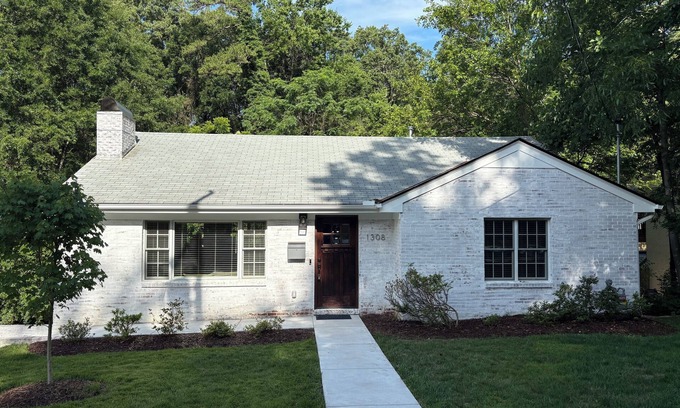 Durham House | Spacious 4-bedroom House Steps from Downtown Durham with AC, WiFi