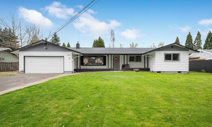 Aloha House | Spacious 4-bedroom single level home in Beaverton close to Intel/Nike/Golf