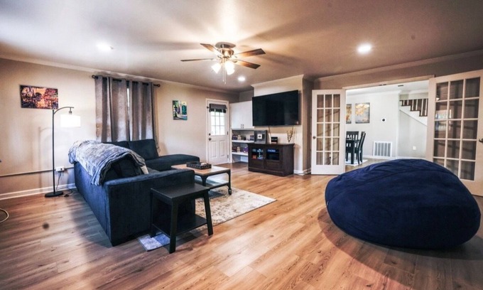 Highlands - Perkins House | Spacious 4-bedroom 2.5 bathroom haven in Baton Rouge near LSU Campus/hospitals