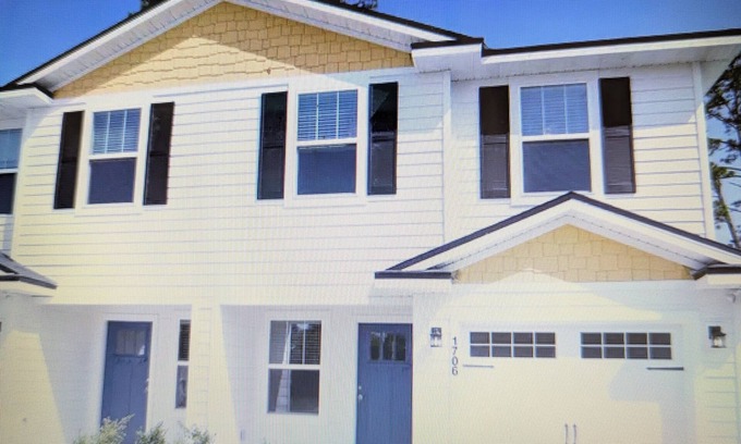 Atlantic Highlands House | Spacious 4-bedroom townhome in awesome Jacksonville, Florida. Near the Beach.