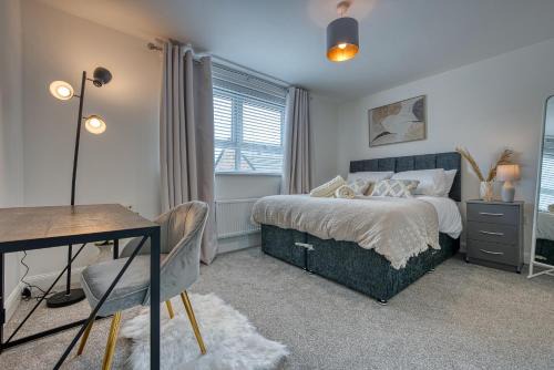 Birmingham City Centre House | Spacious 4 BR House w/Parking