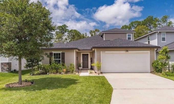 Northside House | Spacious 4BR-3 Full bath- JAX Airport- RIVERCITY - BEACHES center spot.