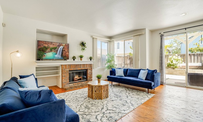 Tennyson - Alquire House | Spacious 4BR 3BA | King Bed | Private Yard | SF Bay Area