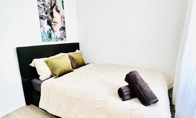 Grinzing Apartment | Spacious 4BR Apt for up to 12P; 10Min to FAC Platz