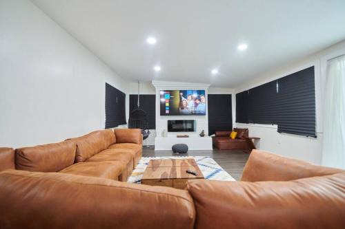 Del Aire Apartment | Spacious 4BR Gem with Private Hot Tub
