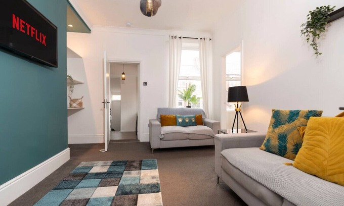 Gateshead House | Spacious 4BR Home in Gateshead Sleeps 7 w/Parking