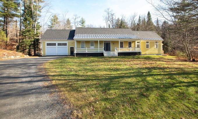 Moscow House | Spacious 4BR on 8 Acres – Minutes from Stowe